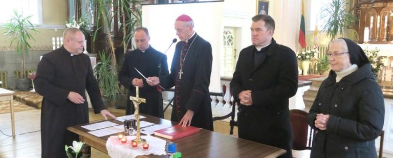 Read more about the article Kuršėnų šv. Jono Krikštytojo bažnyčioje pradėta beatifikacijos byla