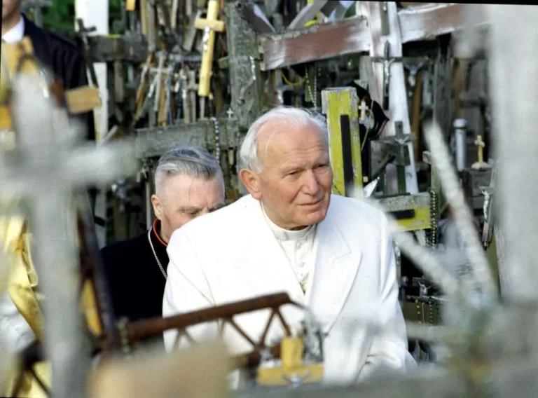 Read more about the article Šv. Jonas Paulius II: „Apsilankymas Kryžių kalne buvo jaudinanti patirtis“