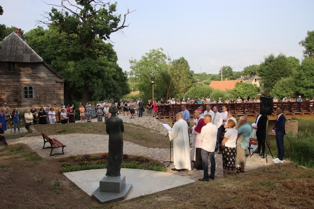 Read more about the article Šiaulių vyskupas E. Bartulis dalyvavo Žagarės vyšnių festivalyje