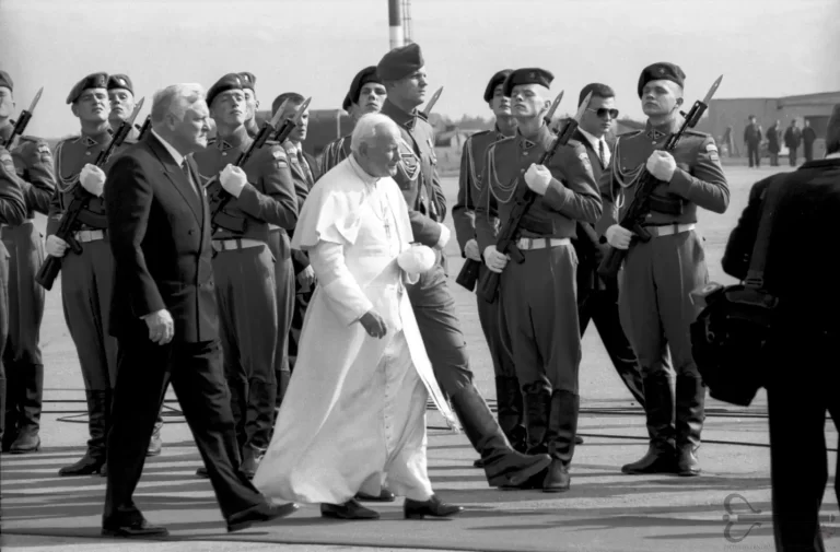 Jono Pauliaus II atvežta programa Lietuvai
