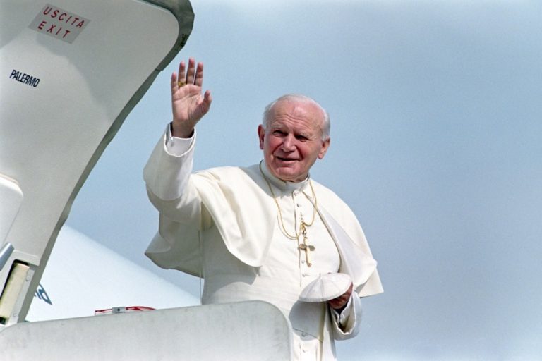 Read more about the article Popiežius Jonas Paulius II Lietuvoje: „Buvau Vilniuje mintimis ir širdimi. Galima būtų pasakyti – visa esybe“
