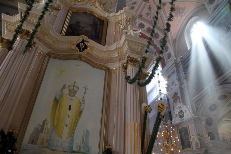Read more about the article Kaune Jono Pauliaus II kraujo relikviją pasitiko aukščiausia šalies valdžia