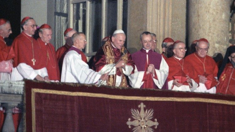 Šv. Jonas Paulius II toliau mus ragina atverti duris Kristui