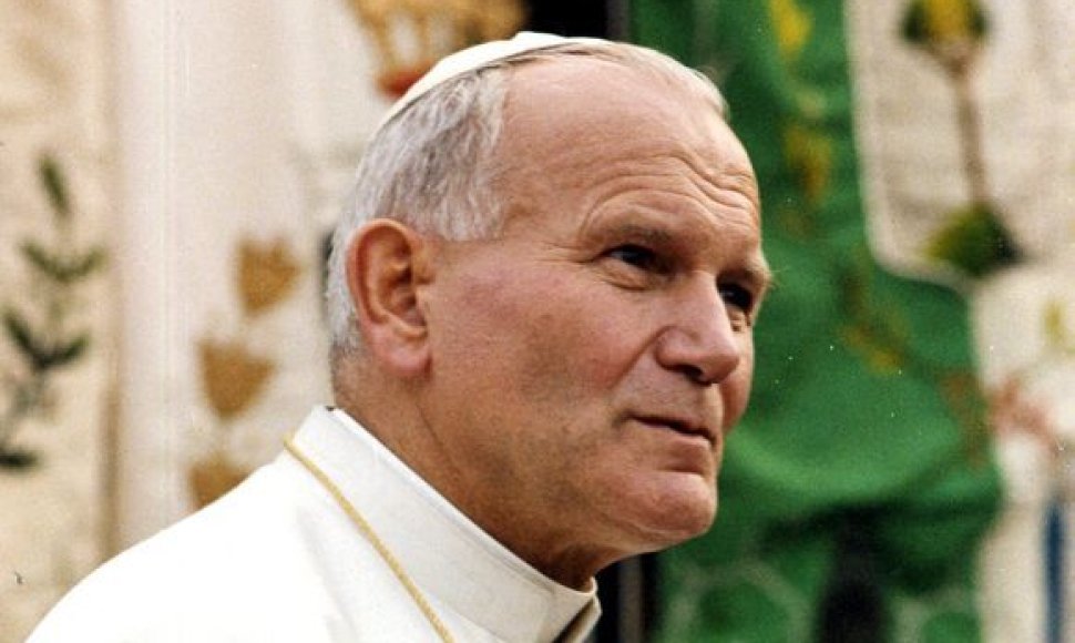 You are currently viewing Popiežius Jonas Paulius II per nepavykusį 1982 metų pasikėsinimą vis dėlto buvo sužalotas