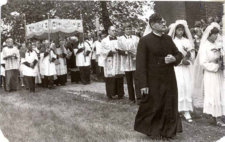Read more about the article Žemaičių kunigas, kurio laidotuvės sutraukė 16 tūkst. žmonių
