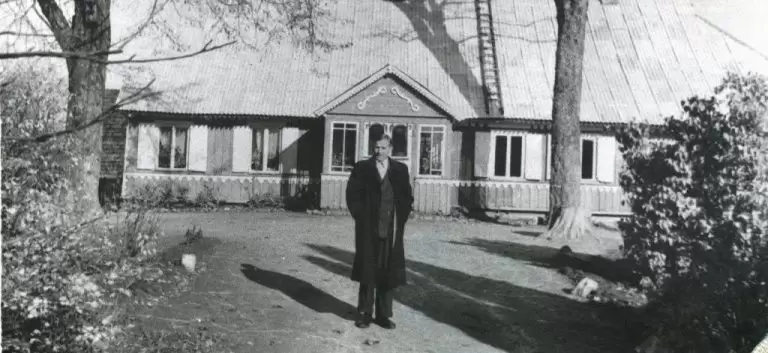Read more about the article Rankraščiuose – prisiminimai apie kun. Stanislovą Rimkų