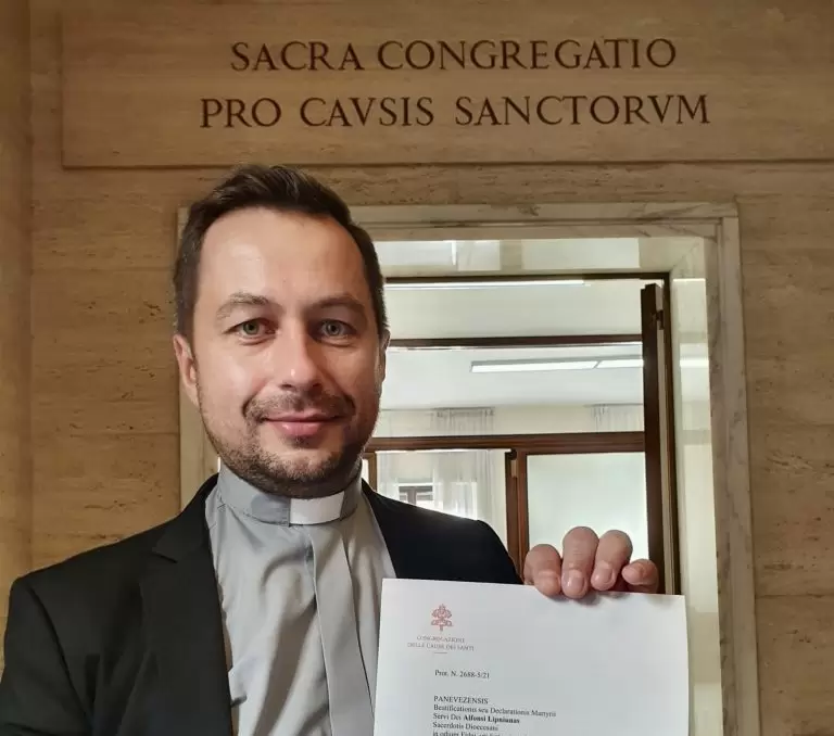 Read more about the article Apaštalų Sosto dekretas dėl kun. Alfonso Lipniūno bylos