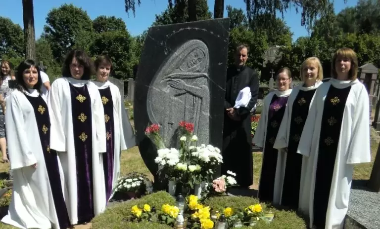Read more about the article Kunigo Aleksandro Papučkos vardo įamžinimas